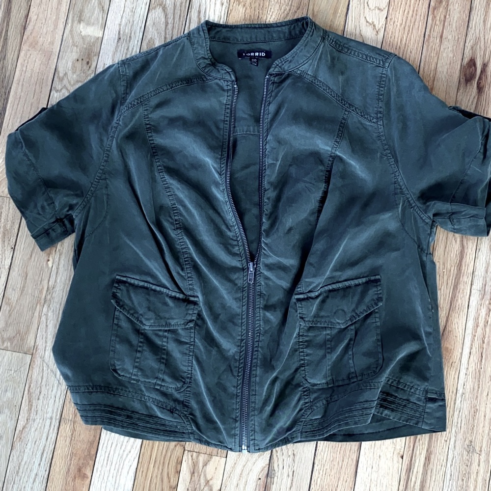 Army green short sleeve jacket